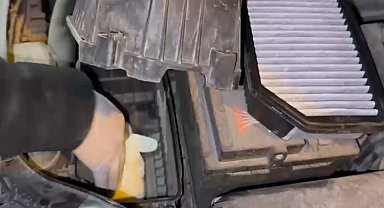 Otomobilin hava filtresinden uyuşturucu çıktı; 2 gözaltı