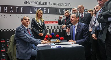 Özgür Özel, Görme Engelliler Ulusal Satranç Turnuvası'na katıldı