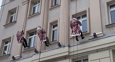 Rusya'da Noel Baba kılığına giren ekipler çocuk hastanesinde moral etkinliği düzenledi