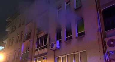 Samsun'da ev yandı; 11 kişi dumandan etkilendi