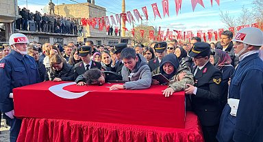 Şehit oğlunu son yolculuğuna 'Allah'ım cennetine al' diyerek uğurladı