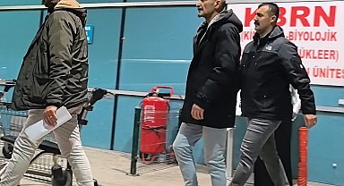 Sokakta tartıştığı kardeşini sopayla dövüp, tabancayla vurdu