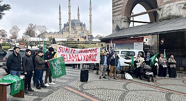 Suriyelilerden baklavalı, lokumlu kutlama