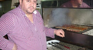 Tartışan müşterileri sakinleştirmeye çalışan işletmeci kalpten öldü