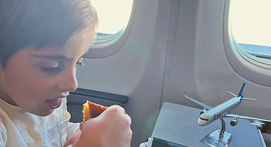 Tedavi için Ankara'ya giden Özgür'e AJet uçağında sürpriz
