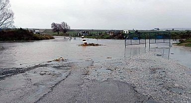 Tekirdağ'da sağanak; dere taştı, köprü sular altında kalınca yol kapatıldı