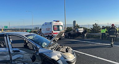 TEM'de otomobiller çarpıştı: 2 yaralı