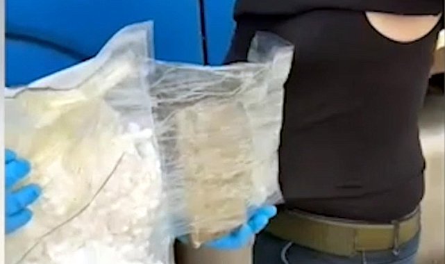 TIR şoförü beline sardığı uyuşturucuyla yakalandı