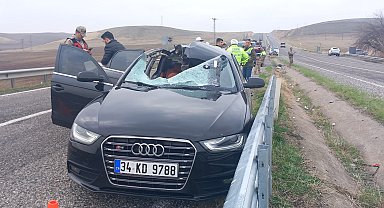 TIR'ın fırlayan tekeri, karşı yöndeki otomobilin üzerine düştü: 1 ölü