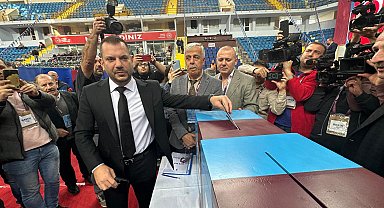Trabzonspor Kulübü Başkanı Ertuğrul Doğan oyunu kullandı