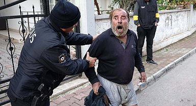Uykuda yakalandığı yangından, arka odaya kaçarak kurtuldu