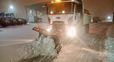 Van'da kar nedeniyle 131 yerleşim yeri ulaşıma kapandı