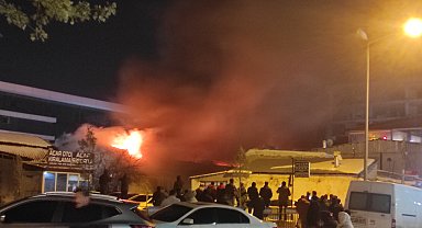 Van'da, Mısır Çarşısı'ndaki yangında 60 iş yeri zarar gördü