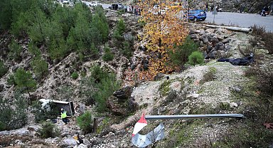Yoldan çıkan kamyonet 25 metre yuvarlandı: 1 ölü, 1 yaralı