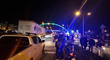 Yoldan geçen yayalara otomobil çarptı: 1 ölü, 1 yaralı