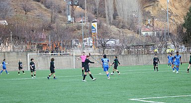 Yüksekova Spor Kulübü Kadın Futbol Takımı, Sakarya Kadın Takımı'nı 6-1 yendi
