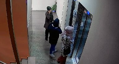 Yüzlerini eşarpla gizleyip, 3 evden altın bilezik ve ziynet eşyası çaldılar