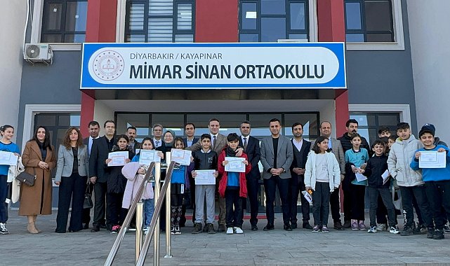 Doğu ve Güneydoğu'da öğrenciler karnelerini aldı