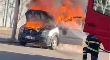 Hafif ticari araç alev alev yandı; o anlar kamerada