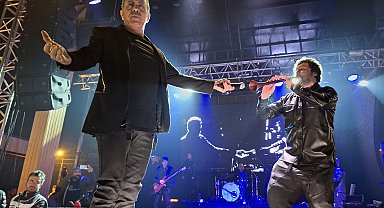 Haluk Levent, Hatay'da depremzedeler için konser verdi
