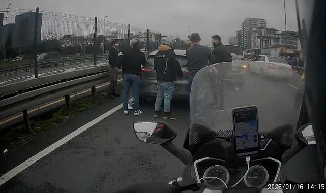 İstanbul- Bakırköy'de yol verme tartışması yumruklu kavgaya dönüştü