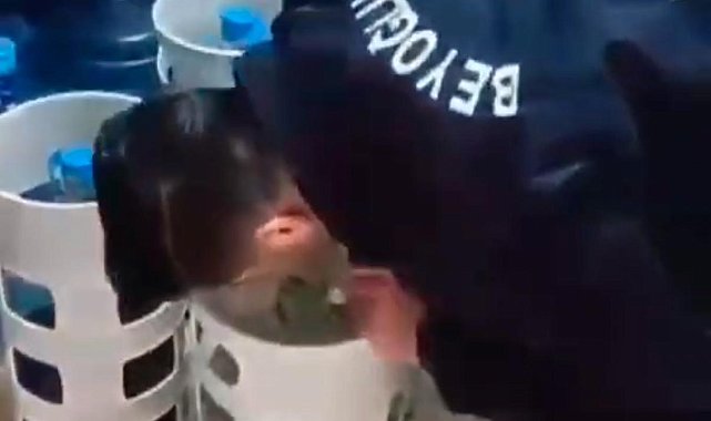 İstanbul - Beyoğlu'nda sucu dükkanına sahte içki operasyonu: Damacana ve bidonlarda 72 litre ele geçirildi