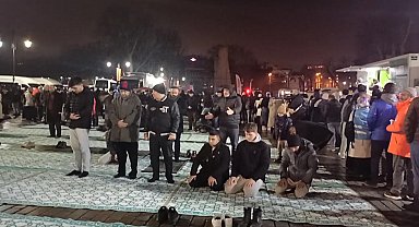 İstanbul-Büyük Filistin Yürüyüşü; sabah namazını Ayasofya'da kıldılar