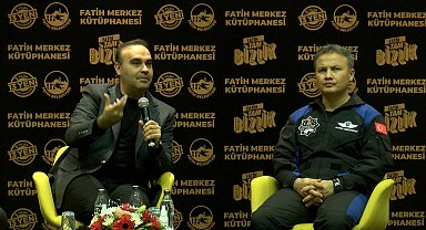İstanbul - Sanayi ve Teknoloji Bakanı Kacır, yeni yıla gençlerle birlikte girdi