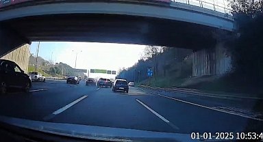 İstanbul - Sarıyer TEM'de otomobil 3 araca çarptı; o anlar kamerada