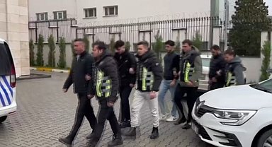 İstanbul- Sultanbeyli'de trafikte meşale yakıp halay çeken sürücülere ceza kesildi