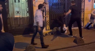 İstanbul- Taksim'de eğlence mekanı çıkışında tekme ve yumruklarla saldırdılar
