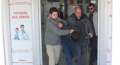 Kadının çantasını alıp kaçtı, parkta otururken yakalandı