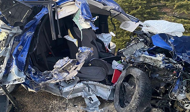 Otomobiliyle ters yöne girip, ciple çarpışması kamerada: 1 ölü, 4 yaralı
