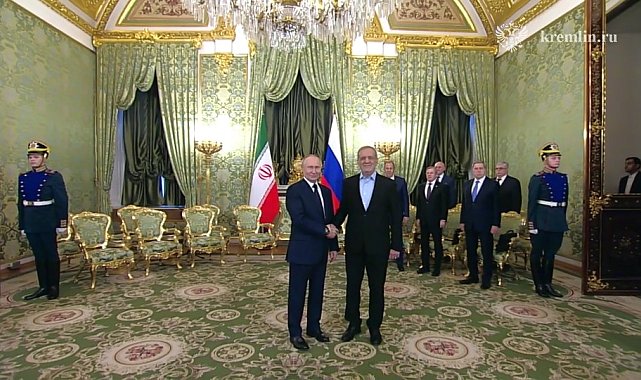 Putin ve Pezeşkiyan Kremlin'de bir araya geldi