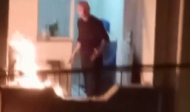 Sinir krizi geçirip, balkonunu ateşe verdi; o anlar kamerada
