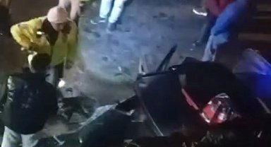 Ters yönde ilerleyen otomobil, hafif ticari araçla çarpıştı: 1 ölü, 1 yaralı
