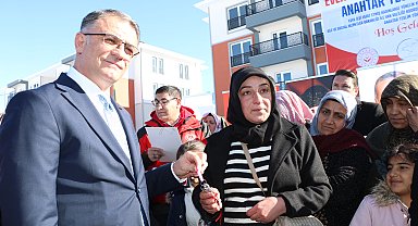 Van'da eşini kaybeden ihtiyaç sahibi 51 kadın, konutlarına kavuştu