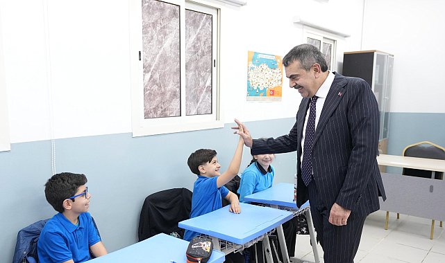 Bakan Tekin, Suudi Arabistan'da Uluslararası Türk Okulunu ziyaret etti