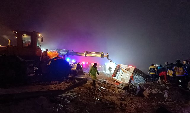 Bingöl'de yolcu otobüsü şarampole devrildi: 4 ölü, 32 yaralı