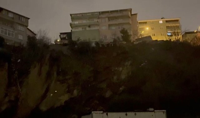 İstanbul- Üsküdar'da toprak kayması; 2 bina boşaltıldı
