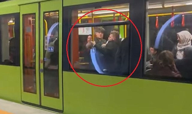 Başka bir yolcuya hakaret ettiği iddia edilen kişiyi, durakta metrodan attılar