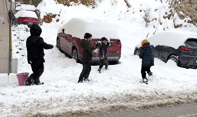 Bayburt'ta 37 köy yolu kardan kapandı