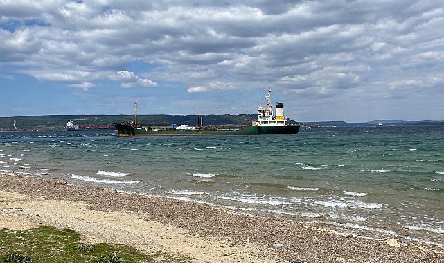 Çanakkale Boğazı'nda sürüklenen tanker karaya oturdu