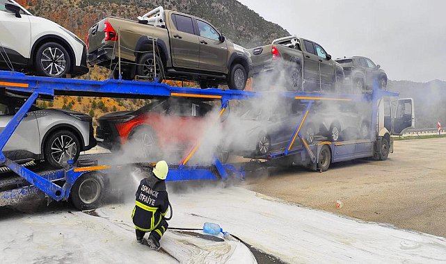Çorum'da lüks araç yüklü TIR'da yangın çıktı