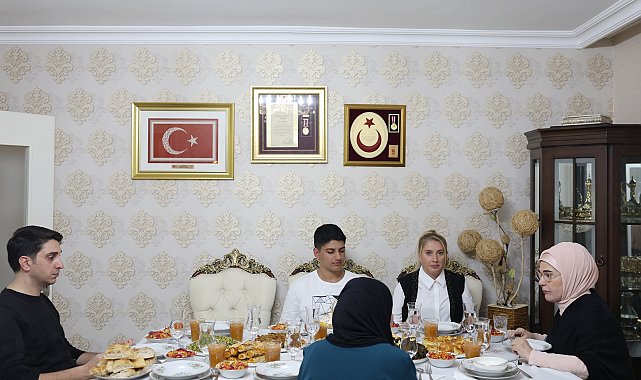 Emine Erdoğan, iftarda 15 Temmuz şehidi Sayın'ın ailesinin misafiri oldu