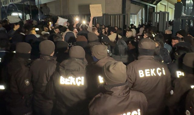 İstanbul-Avcılar'daki kız yurdunda yaşanan 'mutfak görevlisi' olayının ardından öğrenciler, yönetimi protesto etti