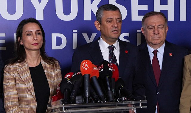 İstanbul- DEM Parti Heyeti, Saraçhane'deki İBB binasında Özgür Özel ile bir araya geldi