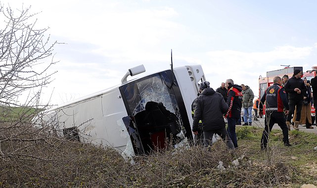 Keşan'da öğrenci servis midibüsü şarampole devrildi: 27 yaralı