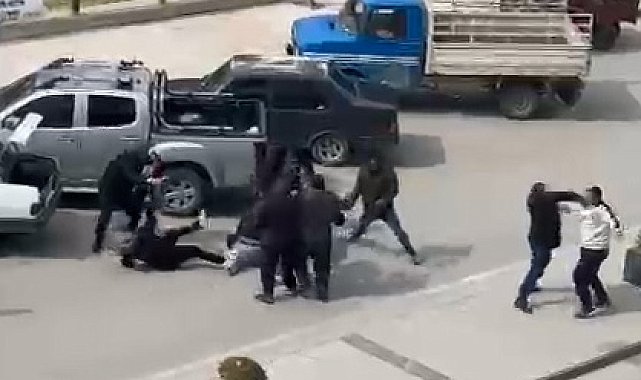 Konya'da bıçaklı, sopalı kavga kamerada; 4 yaralı
