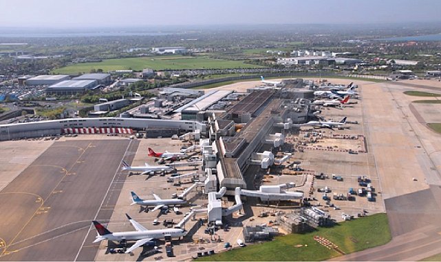 Londra Heathrow Havalimanı, elektrik kesintisi nedeniyle gece yarısına kadar kapatıldı